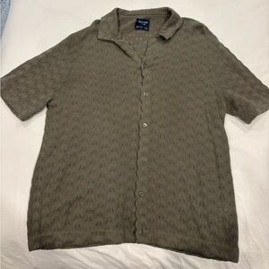 Abercrombie & Fitch men’s olive knit button down